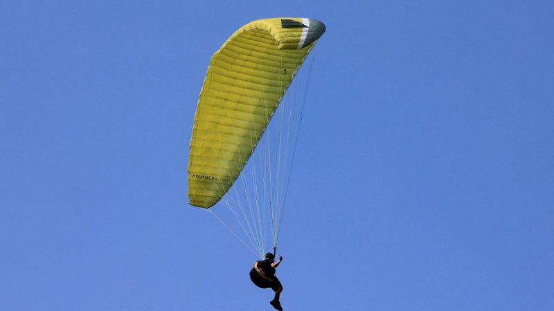 Przelot na paralotni jako przyjazna środowisku postać spędzania wolnego czasu