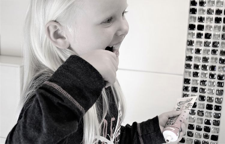 Czemu należy regularnie wykonywać przeglądy dentystyczne